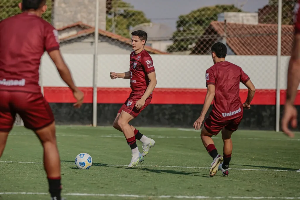 Após gol marcado contra São Paulo, Matheus Barbosa pode ser a novidade no meio-campo diante do Cuiabá | Foto: Bruno Corsino/ACG