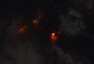 Astronauta francês fez imagem a partir do espaço da atividade do Cumbre Vieja, na Espanha | Foto: Twitter/Thomas Pesquet