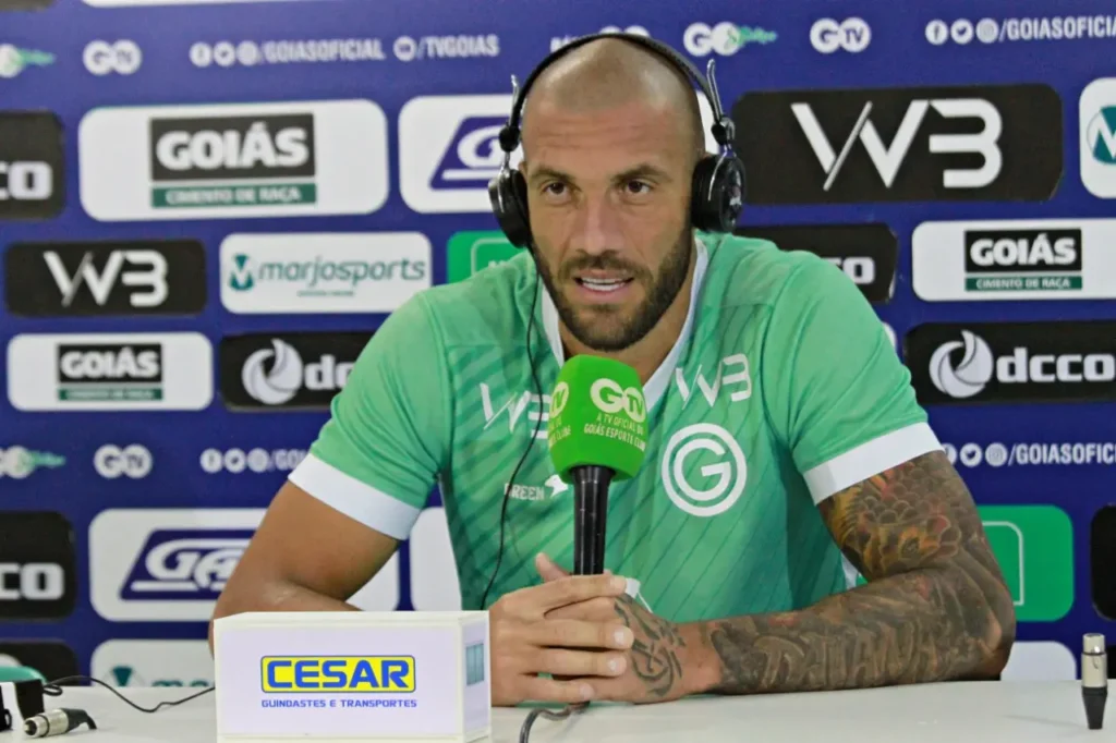 Atacante havia sido anunciado na última semana, mas devido as circunstâncias, não jogará a Série B | foto: Rosiron Rodrigues / Goiás EC