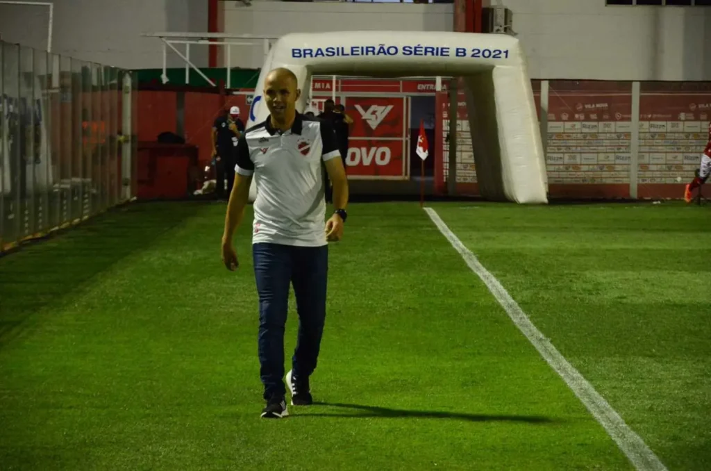 O treinador fez questão de ressaltar o apoio que a torcida deu ao Tigre diante do Operário-PR | Foto: Afonso Cardoso