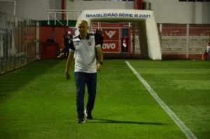 O treinador fez questão de ressaltar o apoio que a torcida deu ao Tigre diante do Operário-PR | Foto: Afonso Cardoso