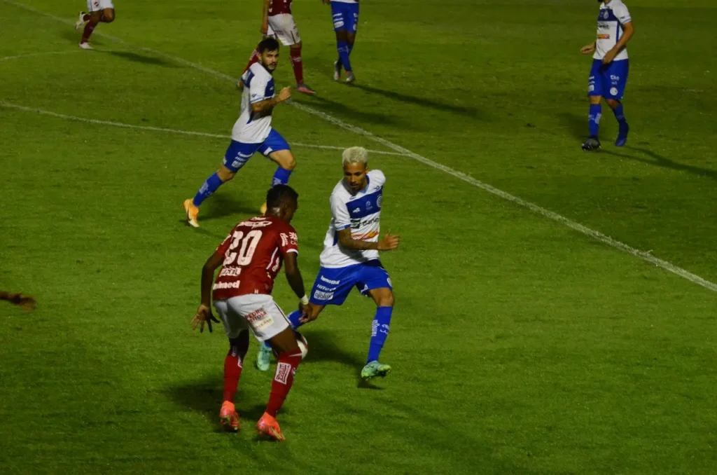 Em um jogo com pouquíssimas oportunidades de gol, Tigre e Dragão ficaram no 0 a 0 | Foto: Afonso Cardoso