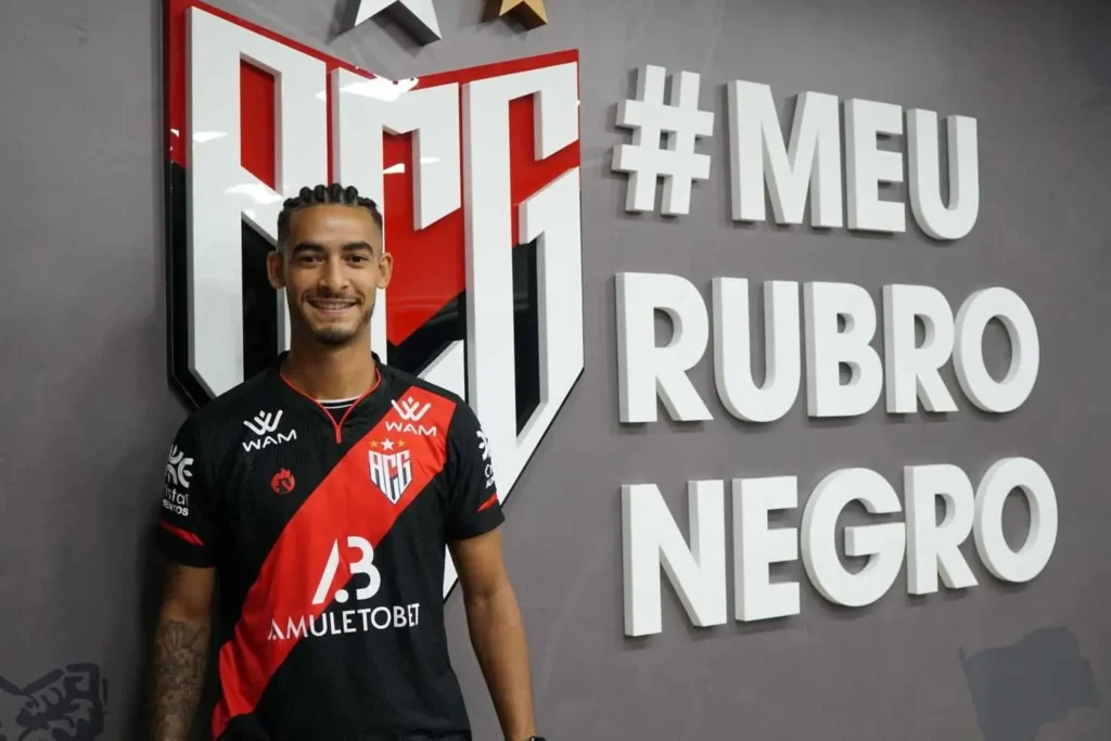 Após toda a carreira no Goiás, Jefferson assinou por três temporadas com o Atlético Goiainense | Foto: Comunicação/ACG
