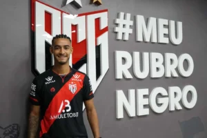 Após toda a carreira no Goiás, Jefferson assinou por três temporadas com o Atlético Goiainense | Foto: Comunicação/ACG