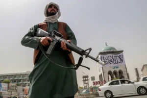 "Cortar mãos é muito necessário para a segurança", disse o mulá Nooruddin Turabi. | Foto: Reprodução
