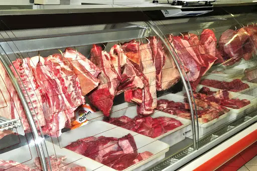 Levantamento realizado pelo Procon Goiás aponta diferenças nos preços das carnes vermelhas, suína e de frango em estabelecimentos da capital goiana. | Foto: Reprodução