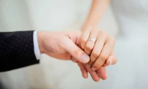 Segundo a profissional, o casal estava com orçamento apertado e a chamou para fazer o trabalho por um preço baixo | Foto: reprodução