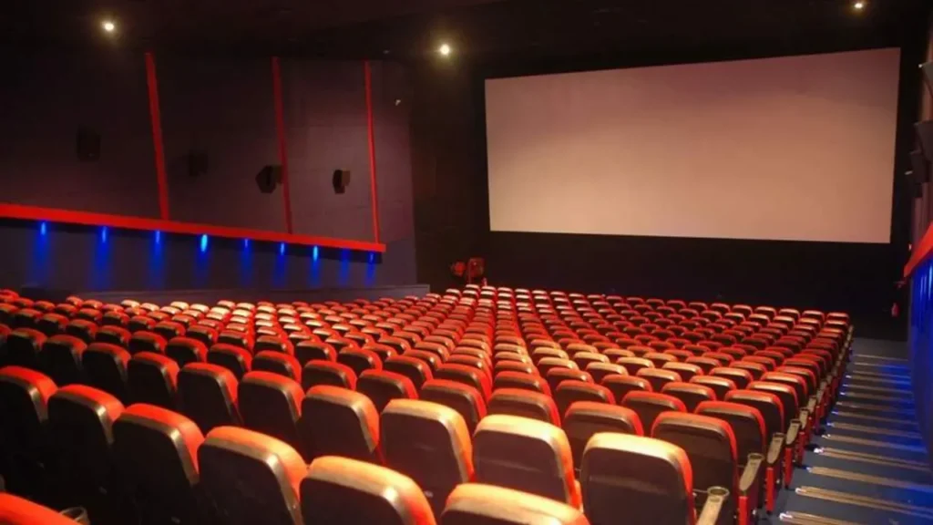 Com o avanço da vacinação, público retorna aos bares, restaurantes e cinemas da Capital. | Foto: Reprodução