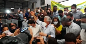 Governador Ronaldo Caiado e o líder do MDB em Goiás, Daniel Vilela, oficializaram parceria em evento que reuniu dezenas de prefeitos, vereadores, deputados e admirados de ambas siglas | Foto: Nathan Sampaio