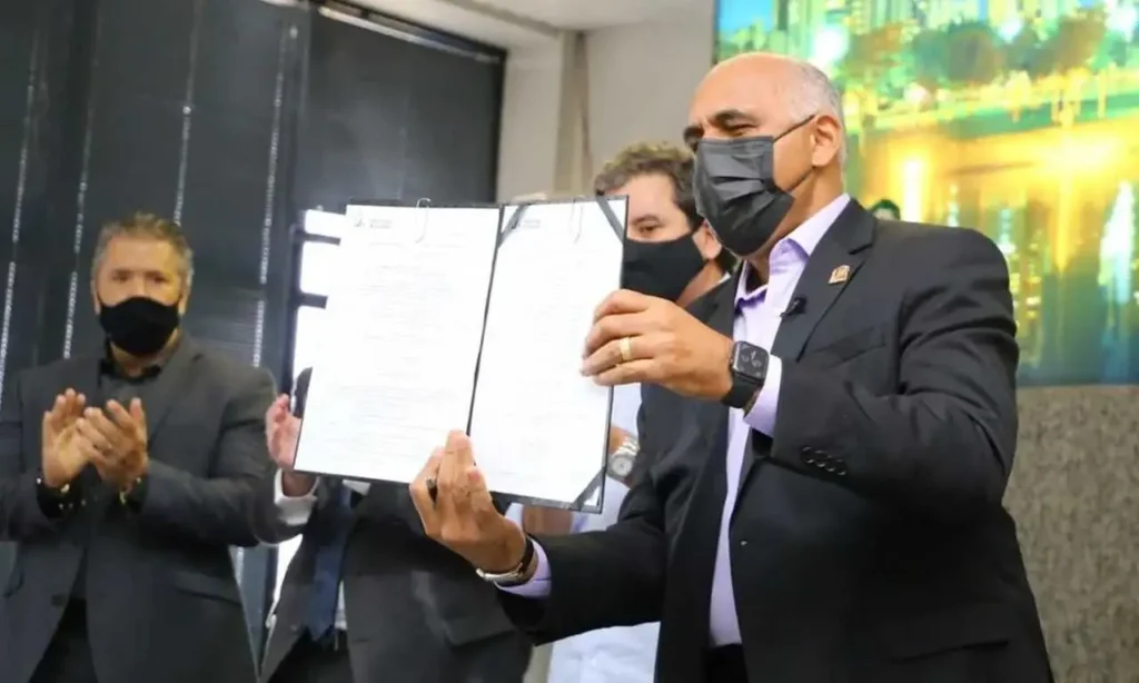 Após aprovação relâmpago na Câmara de Vereadores, o projeto, que altera IPTU, ISS e outros tributos, irá vigorar já no próximo ano | Foto: rede social