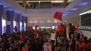 "Quem segura o Bolsonaro lá são os donos do Mercado", publicou o movimento. | Foto: Reprodução/Twitter