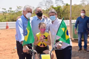 Mato Grosso também é uma das possibilidades sondadas por Tarcísio Gomes de Freitas, da Infraestrutura (na imagem Tarcísio está à direita) | Foto: reprodução