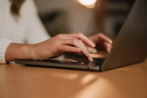 Inscrições vão até o próximo dia 30 de setembro; cursos são de assistente de recursos humanos e assistente de logística. | Foto: Reprodução