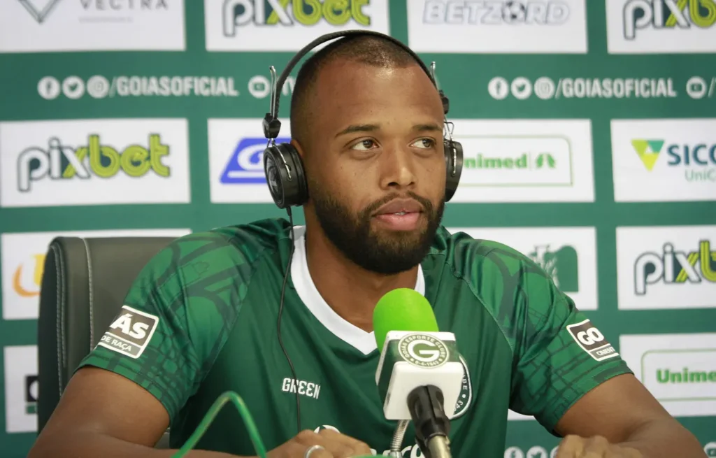 Zagueiro retorna a titularidade ao lado de David Duarte em melhor defesa da competição | foto: Rosiron Rodrigues / Goiás EC