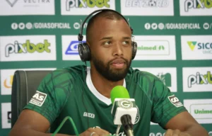 Zagueiro retorna a titularidade ao lado de David Duarte em melhor defesa da competição | foto: Rosiron Rodrigues / Goiás EC