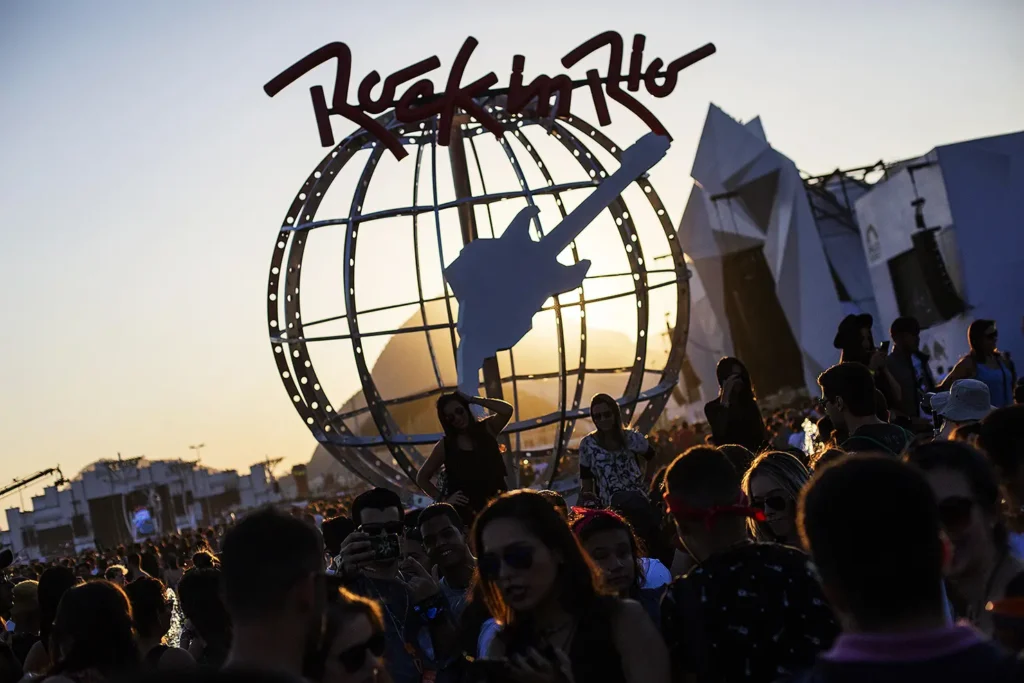Foram colocados à venda 200 mil ingressos, todos esgotados após 1h28 minutos do início das vendas. Segundo a página oficial do festival, esse é um tempo recorde. Nunca os ingressos foram vendidos tão rapidamente. | Foto: Reprodução
