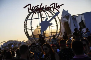 Foram colocados à venda 200 mil ingressos, todos esgotados após 1h28 minutos do início das vendas. Segundo a página oficial do festival, esse é um tempo recorde. Nunca os ingressos foram vendidos tão rapidamente. | Foto: Reprodução