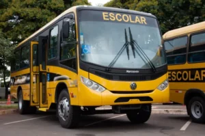 Em alguns casos, de acordo com a denúncia, o servidor envolvido utilizava até os próprios veículos do transporte escolar da cidade de forma particular | Foto: reprodução