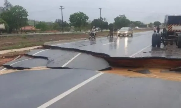 O trecho danificado, localizado no Km 180, havia passado por reformas e duplicação há menos de cinco meses | Imagens: Divulgação/ Redes sociais