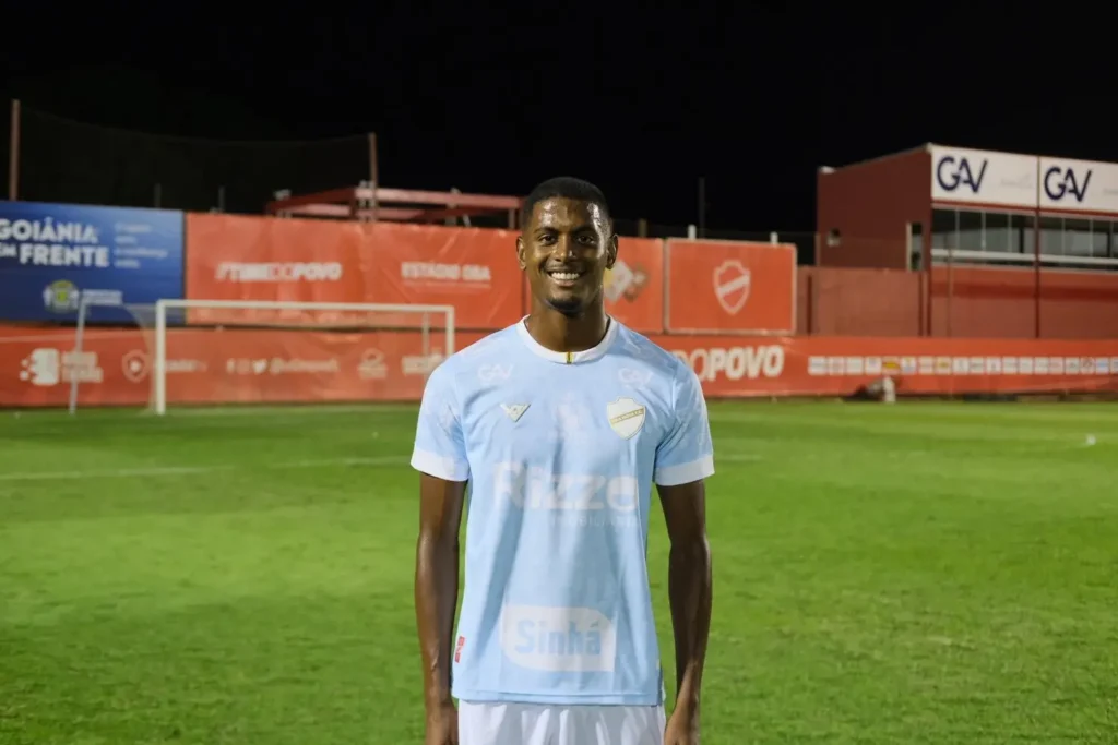O atacante Guilherme Pires, de 19 anos, estrou com gol e vitória na equipe profissional do Vila Nova | Foto: Douglas Monteiro/Vila Nova FC
