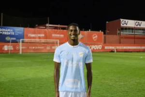 O atacante Guilherme Pires, de 19 anos, estrou com gol e vitória na equipe profissional do Vila Nova | Foto: Douglas Monteiro/Vila Nova FC