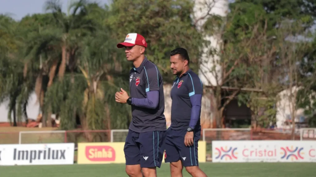 Diante da Ponte Preta, Higo quer que sua equipe jogue no seu limite | Foto: Douglas Monteiro/Vila Nova FC
