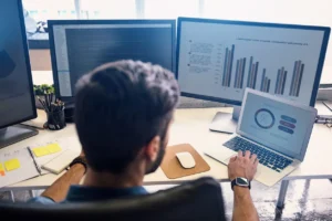 Enquanto algumas profissões desaparecem, empresas multinacionais têm disputado os profissionais da área. | Foto: Reprodução/Internet