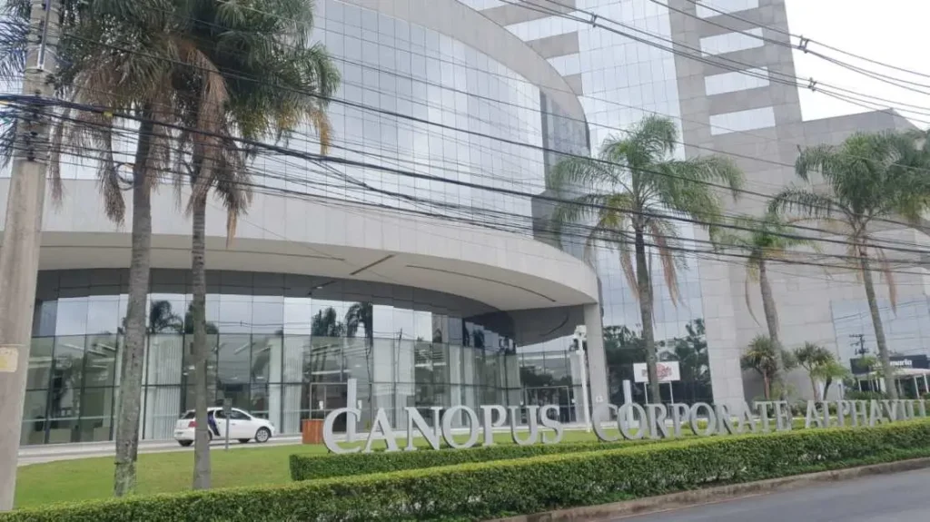 A operação deflagrada nesta quinta-feira (28/10) cumpriu 11 mandados de busca e apreensão. Empresa Precisa Medicamentos é alvo da polícia | Foto: reprodução