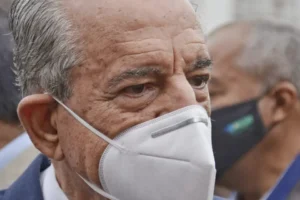 O político ainda está utilizando cateter de alto fluxo e sonda de alimentação. | Foto: Reprodução