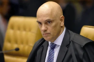 Além do acesso à informações, senadores querem suspensão das contas do presidente