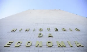 Previsão de recuo do PIB passou de 4,7% em setembro para 4,5% - Foto: Agência Brasil