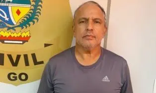 A foto do autor dos crimes está sendo divulgada pois a Polícia Civil acredita que novas vítimas possam vir a denunciar outros casos. | Foto: Polícia Civil de Goiás