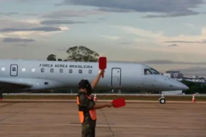 Aeronaves da FAB transportam inúmeros passageiros sem ligação com as agendas dos ministros; lista inclui desde familiares até pastor e lobista. | Foto: Reprodução