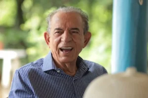 "Pedimos que continuem em oração", disse a filha do político. | Foto: Reprodução