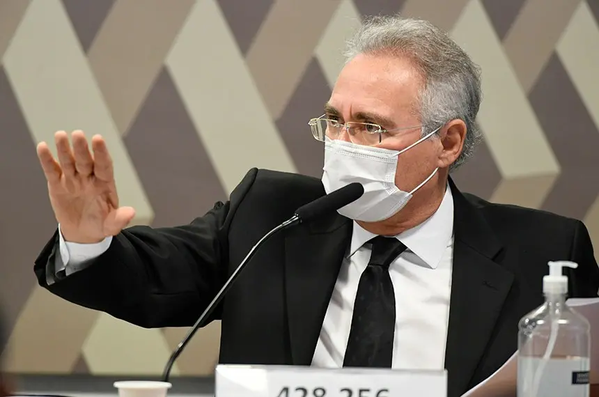 Renan Calheiros avalia usar as mensagens como prova para sustentar a recomendação de indiciamento de Bolsonaro por incitação a descumprimento de medida sanitária. | Foto: Jefferson Rudy/Agência Senado