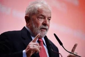 Através de editoriais, O Globo e Folha de S. Paulo criticaram o ex-presidente Lula (PT) após o petista comparar a longevidade no poder entre os líderes da Nicarágua e Alemanha | Foto: Reprodução
