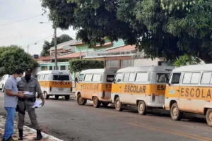 O objetivo foi fiscalizar a regularidade dos veículos e dos respectivos condutores do transporte escolar municipal. | Foto: MPGO