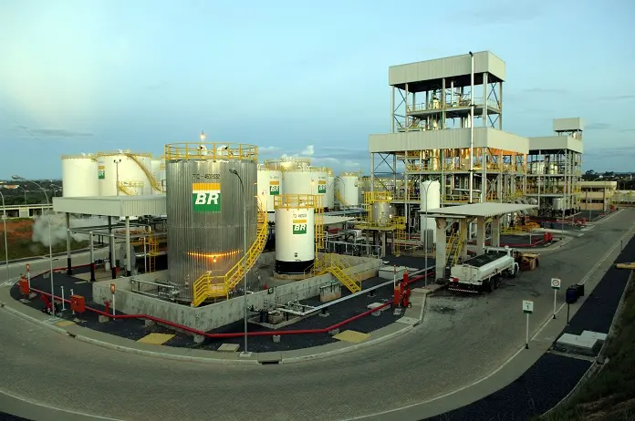 Com o objetivo de compensar a produção de gás carbônico, por intermédio dos biocombustíveis, os créditos de descarbonização trazem vantagem para empresas chamadas ‘emissoras primárias’. | Foto: Reprodução
