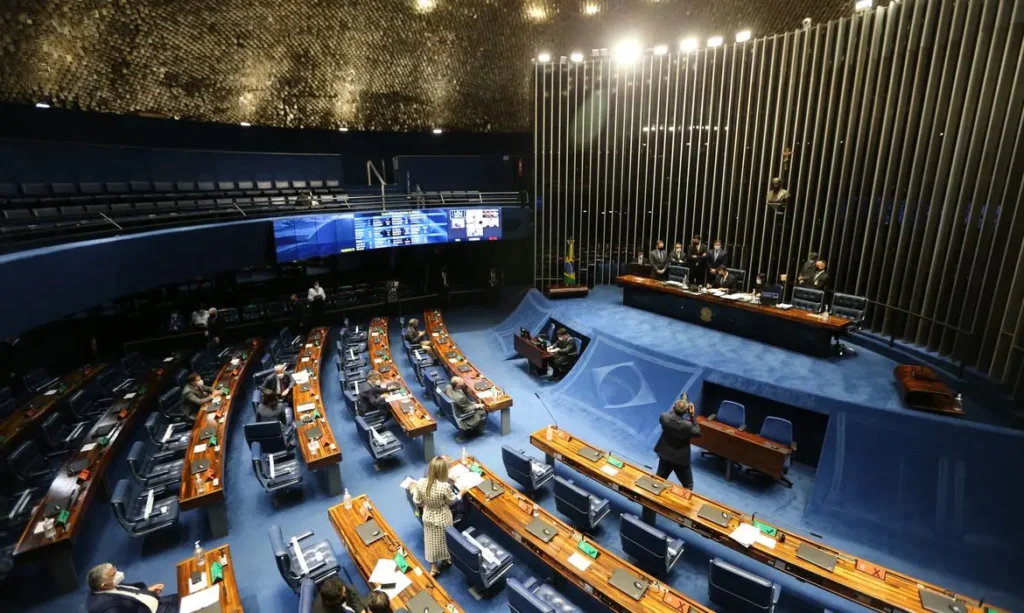 Plenário do Senado Federal durante sessão deliberativa ordinária semipresencial.