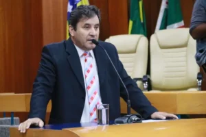 Emedebista encerrou sessão da última quarta-feira por falta de quórum enquanto oito parlamentares ainda participavam da CCJ na sala ao lado. Atitude causou desconforto em alguns colegas. | Foto: Reprodução/Internet