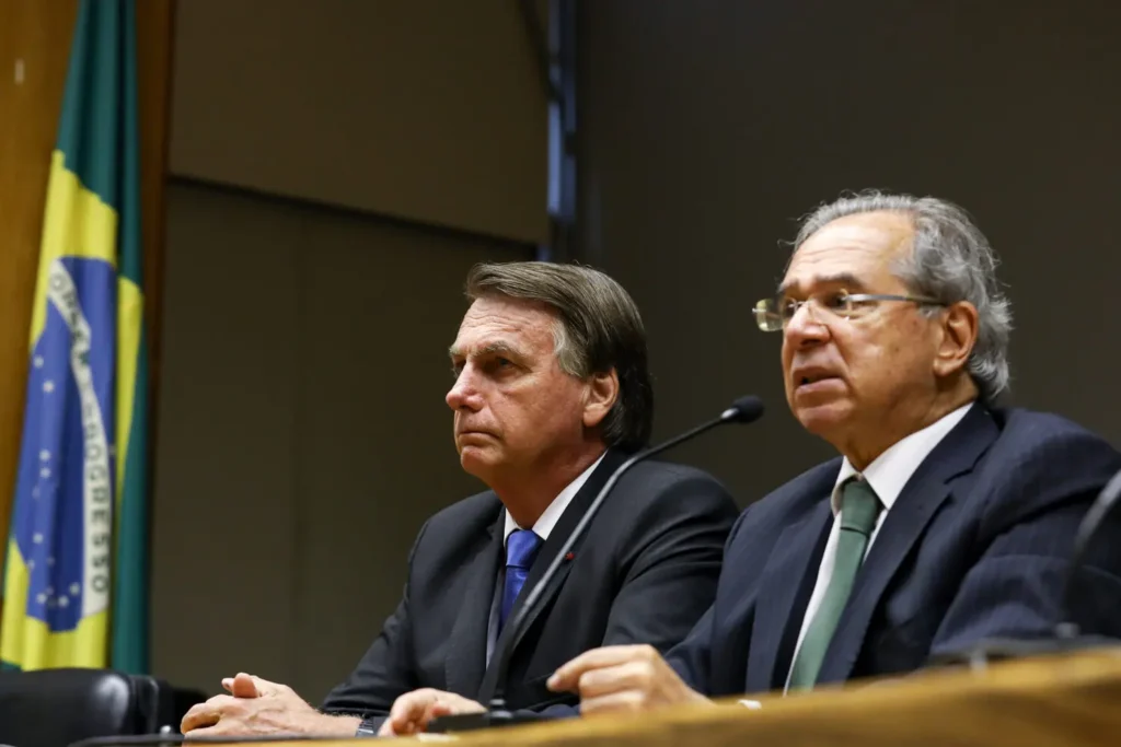(Brasília - DF, 22/10/2021) Presidente da República Jair Bolsonaro e o Ministro de Estado da Economia Paulo Roberto Nunes Guedes, durante declaração à imprensa. 
Foto: Clauber Cleber Caetano/PR