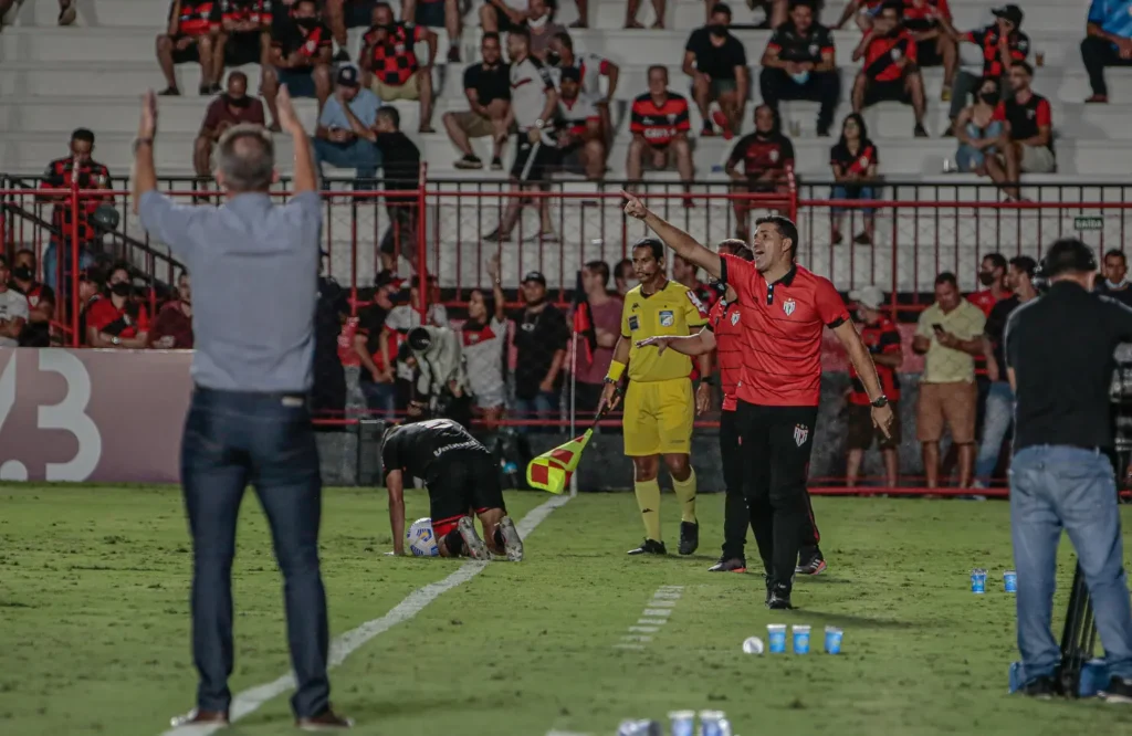 Treinador entende que as tomadas de decisão dentro de campo influenciam diretamente no resultado | Foto: Bruno Corsino/ACG
