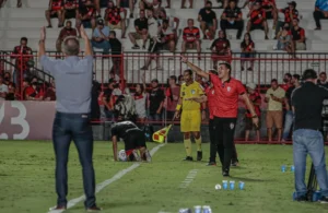Treinador entende que as tomadas de decisão dentro de campo influenciam diretamente no resultado | Foto: Bruno Corsino/ACG