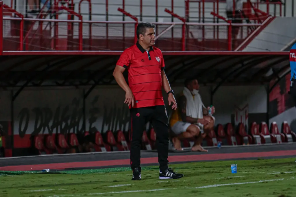 Marcelo Cabo destacou as “finais” que o Atlético-GO vai ter pela frente nos próximos dias | Foto: Bruno Corsino/ACG