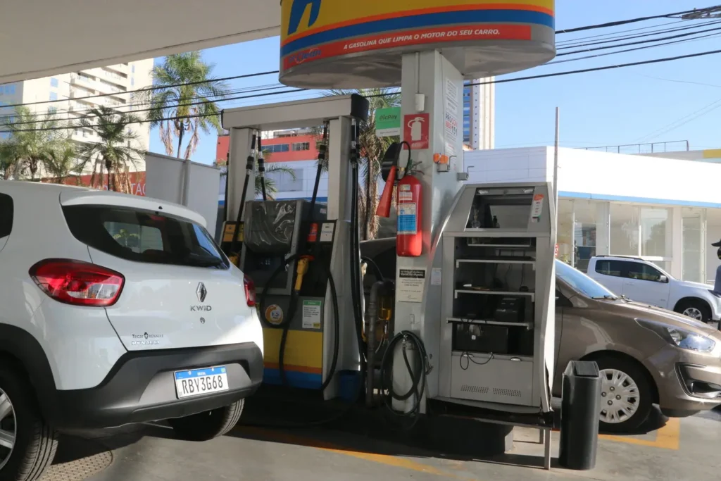 Goiano gasta R$ 96,20 mais este ano para encher o tanque com gasolina | Foto: Reprodução