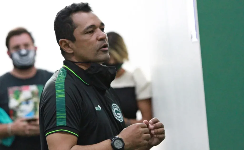 Treinador explicou também o porque da ausência de Apodi na vitória sobre o vice-líder na última rodada | foto: Rosiron Rodrigues / Goiás EC