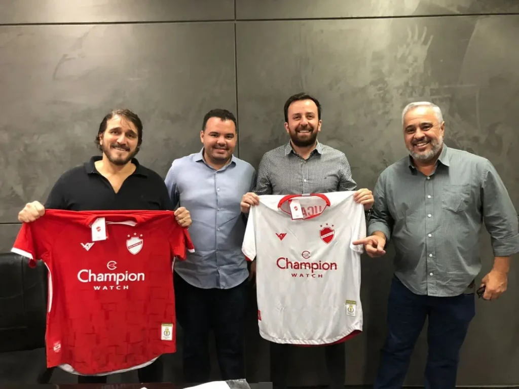 O "Magnum Group", dono da "Champion Relógios", deve ser o novo patrocinador máster do Vila Nova em 2022 | Foto: Divulgação