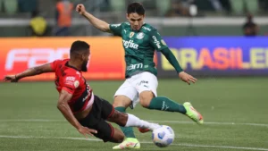 O meia Raphael Veiga marcou um dos quatro gols do Palmeiras diante do Atlético-GO | Foto: Cesar Greco/SE Palmeiras
