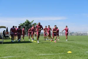 Contra o Cruzeiro, fora de casa, Higo Magalhães voltará a utilizar a equipe titular do Colorado | Foto: Douglas Monteiro/Vila Nova FC