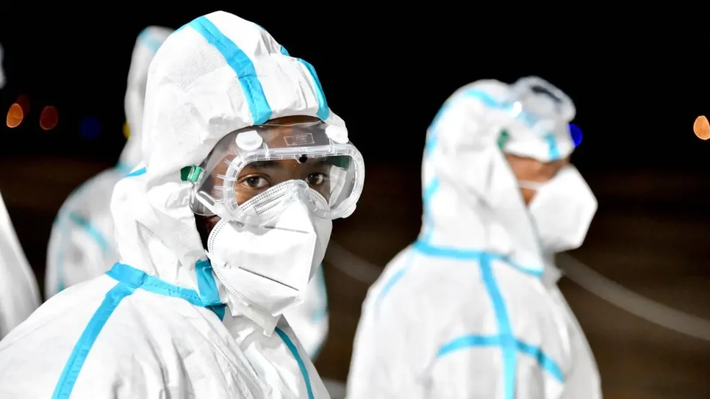 Os cientistas sul-africanos ainda não têm certeza da eficácia das vacinas contra a Covid-19 existentes contra a nova variante. | Foto: Reprodução